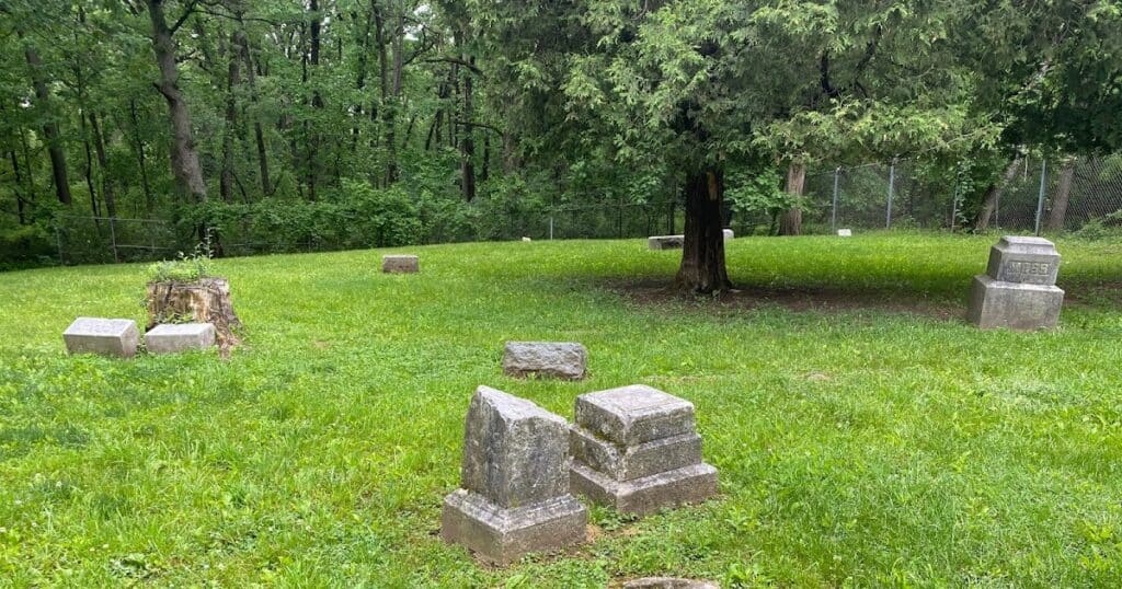 Bacelors Cemetery outside Chicago, is one of the creepiest places in USA