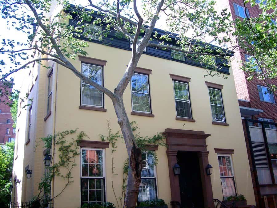 Exterior shot of Truman Capote's historic residence in Brooklyn Heights, a highlight on the Truman Capote NYC tour